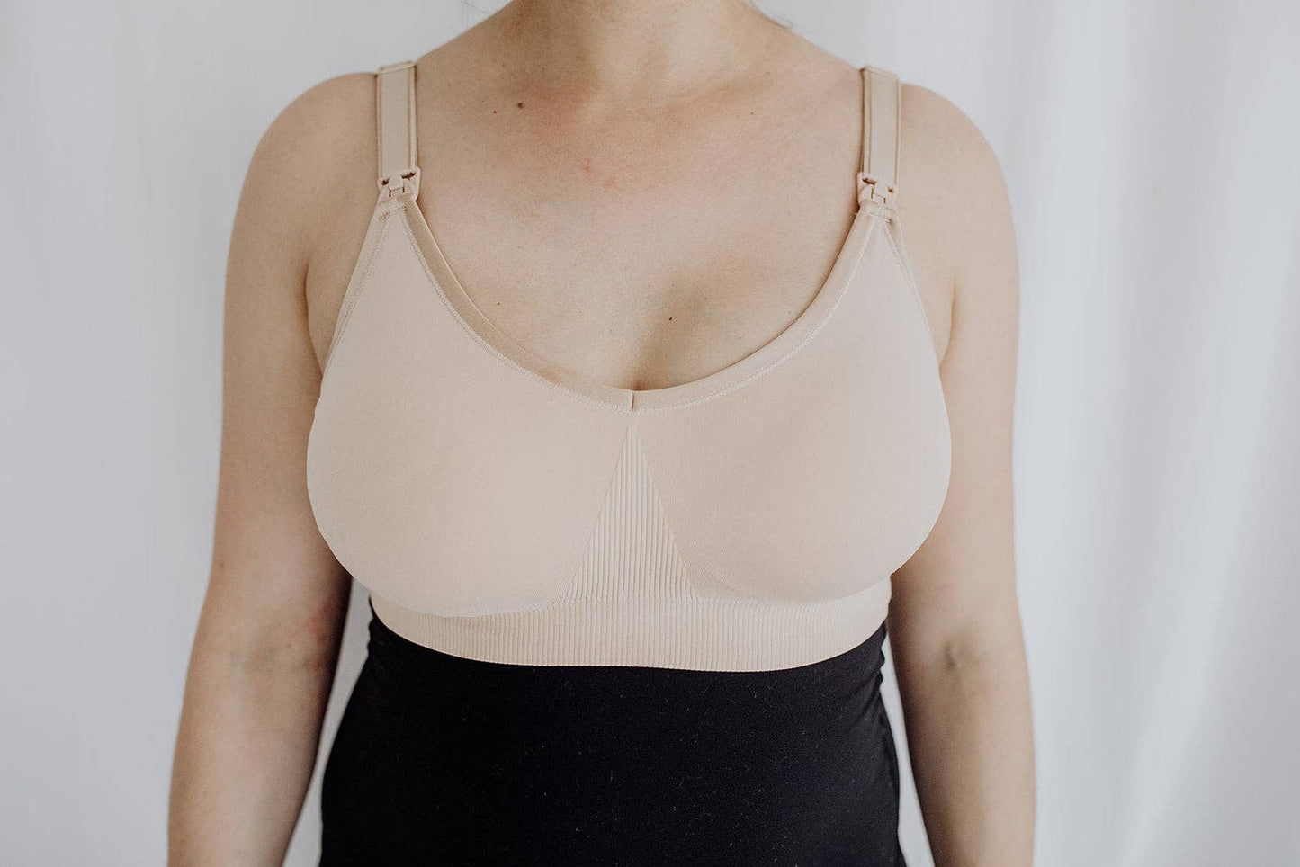 Maternity/Nursing Bra: Black / L