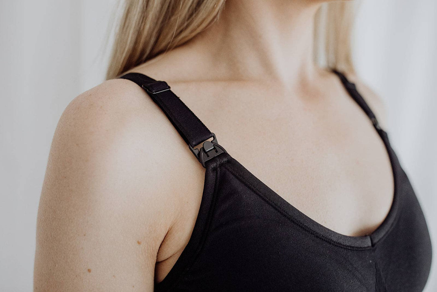 Maternity/Nursing Bra: Black / L
