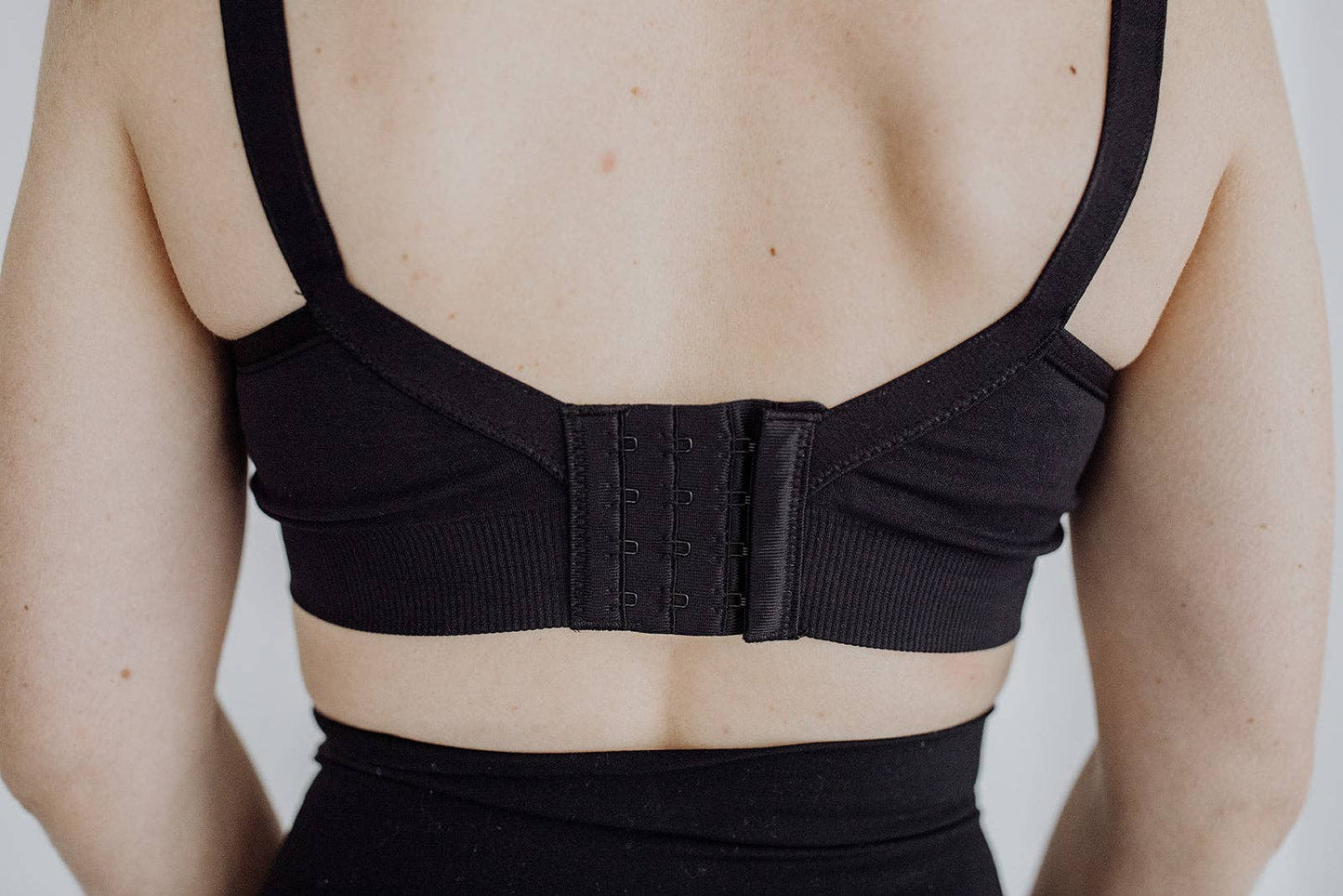 Maternity/Nursing Bra: Black / L
